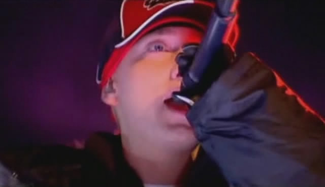 Eminem & Proof - Just Lose It - live The River Thames London on Top of the Pops UK 2004
